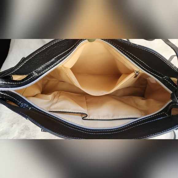 Black and white handbag with tassels - Picture 7 of 11